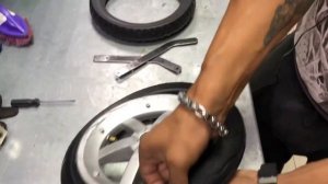 БЕСКАМЕРНАЯ ПОКРЫШКА PEG PEREGO GT3 УСТАНОВКА