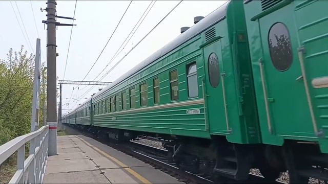 ЭП2К-204 со скорым поездом Бишкек/Алматы-Казань следует через о. п. 2364 км смотреть онлайн