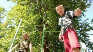 Как сделать вертушку на турнике (обучение)