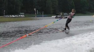 Водные лыжи слалом