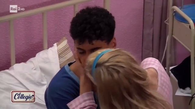 Coccole, baci e dubbi - Quarta puntata - Il Collegio 4 смотреть онлайн