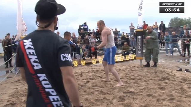 Маленький боец против  Великана в 150 кг. !! смотреть онлайн