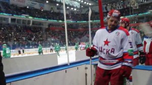 Уход ЦСКА разборки Радулова с болельщиком [05.01.2014]