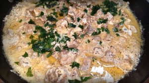 Свинина, тушенная в сметанном соусе с горчицей / Быстрый рецепт вкусного мяса!