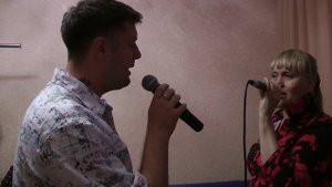 Красивая песня, с выходом из-за печки )))