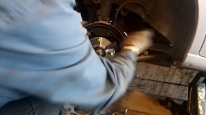 Elantra XD меняем подшипник задний.