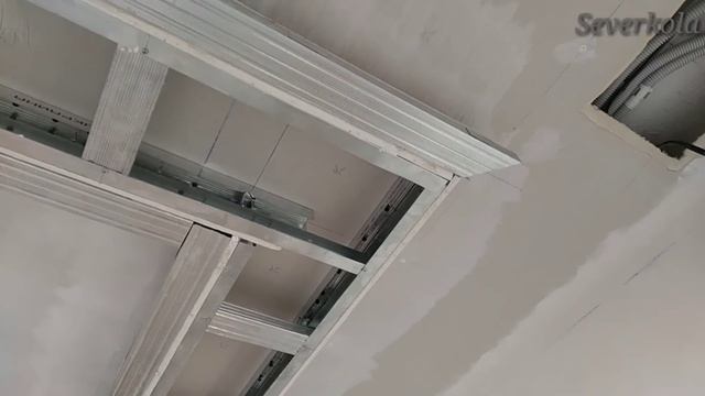 светлый зал : тройная подсветка потолка. Потолок из гипсокартона #26 смотреть онлайн