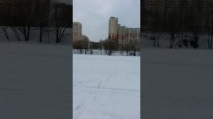 Весной когда растает лед переберался на другую сторону реки Москва