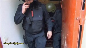 ОМОН ШТУРМУЕТ БАНДУ СВАРЩИКОВ Google Озвучка Внимание, мат!
