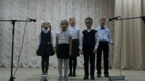 Песня "Лягушачий хор" в исполнении младшей вокальной группы.