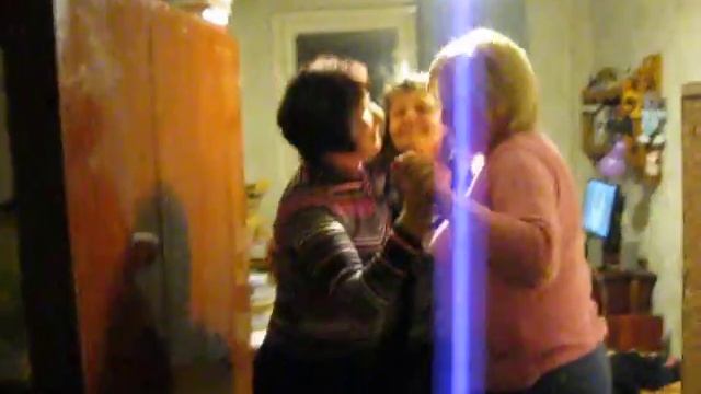 YouTube танго втроем.AVI смотреть онлайн