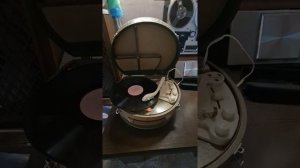 Чёрный кот. Майя Кристалинская спорит с Тамарой Миансаровой....