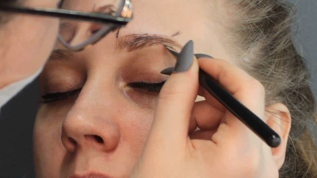 Покраска бровей испанской краской THUYA смотреть онлайн