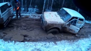 Грейт вол дир на бездорожье провернул хаб, едет на заднем приводе... Помогла нива!!!
