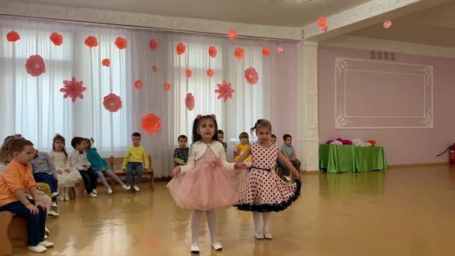 Пісня про матусю, свято для Матусь, молодший вік