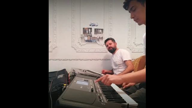 "Qoşa çinarlar" toy mahnısı - sintezator duet ifa смотреть онлайн