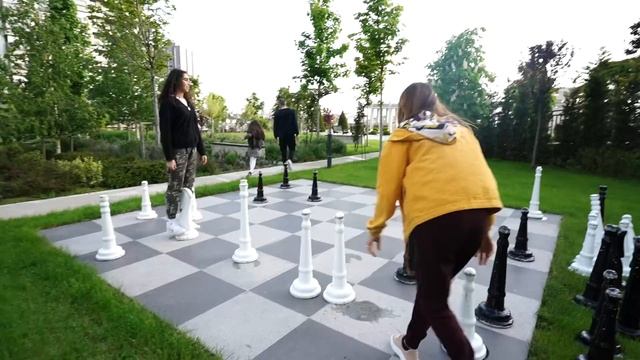 Parkta Yerde Lav Var Oyunu Oynadık ! Funny Video смотреть онлайн