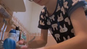 КАК УБРАТЬ КЛЕЙ С ВОЛОС КУКЛЫ?