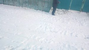 Строем базу из снега.