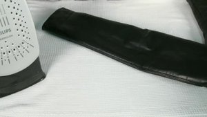 Как вывести разводы на кожаной куртке?