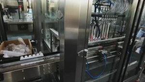 AU-R-140 Автоматическая машина укупоривания крышек. Обычная крышка