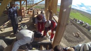 Начало кладки стен дома по технологии cordwood