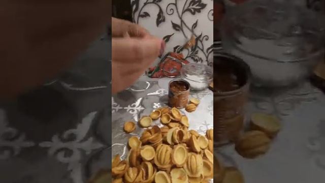 Рецепт "Орешек с варёной сгущёнкой''
