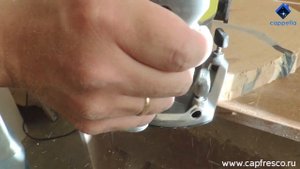 Из сломанного спила дуба делаю столик.