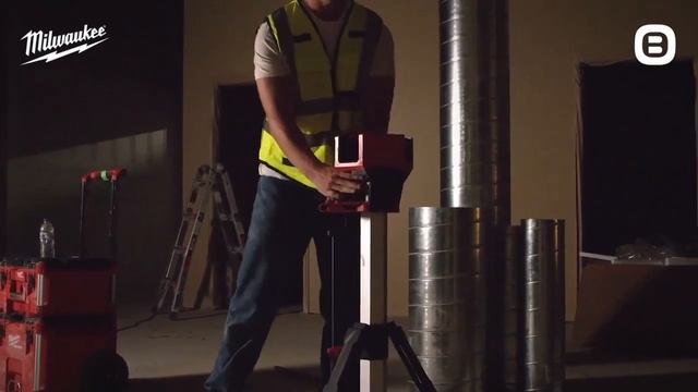 Milwaukee M18 SAL, Đèn LED đứng 18V, Màu đỏ đen смотреть онлайн