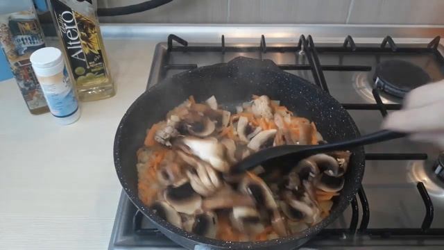 Мясо с овощами в горшочках