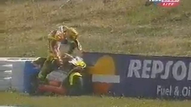 Valentino Rossi / Ралли:  Валентино Росси не удержался - остановился поссать!))