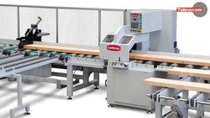 R800 - торцовочный станок для лесопиления с электронно позиционируемым упором с электроприводом FEL1