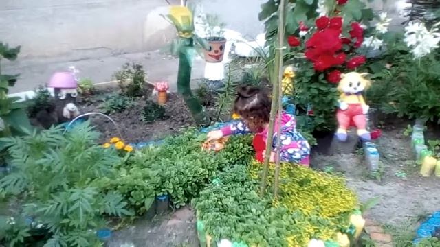 Украшаем двор. Делаем газон. Самый лучший двор. Как украсить дачу. смотреть онлайн