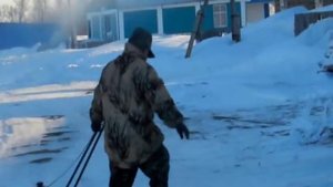 Снегоход из бензопилы (сноуборд на гусенице)