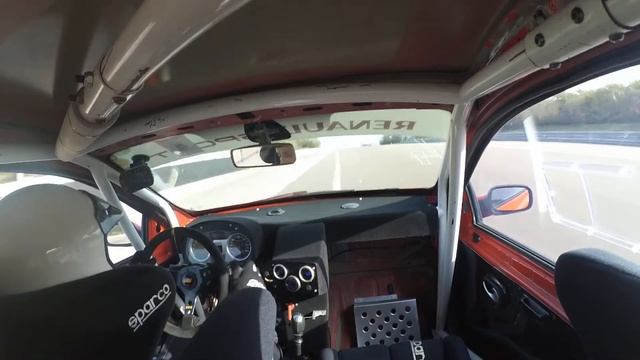 Clio 3 RS VS Porsche Dijon Prenois смотреть онлайн