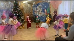 Новогодний хоровод в средней группе ???