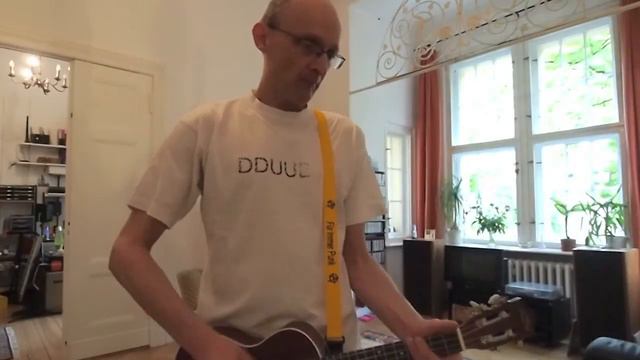 Here comes the summer (Ukulele punk cover version) смотреть онлайн