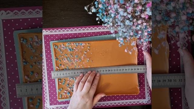 Цветные свечи - свёртки из пчелиного воска с сухоцветами Diy. #воскипламя #свечисвоимируками #свечи