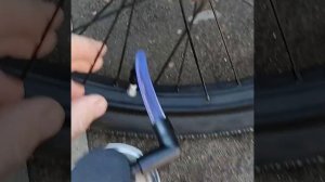 BMX. Спускает колесо. Герметик для шин.