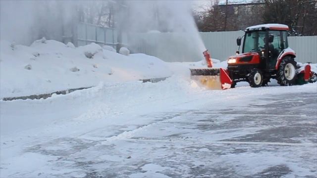 Снегоуборщик на тракторе KIOTI смотреть онлайн