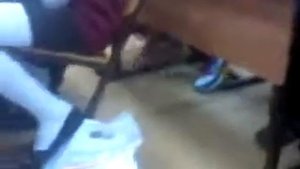 Девочка упала со стула