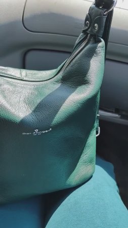 По совету Алексея Жидковского зелёную сумку купила, скоро разбогатею