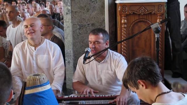 ЕМ Вират Рупа прабху | Шри Нрисимха Пранама смотреть онлайн