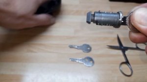 How to remove THULE core lock without master key from clamp base roof Rack