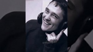 передайте ему, что я очень скучаю...
