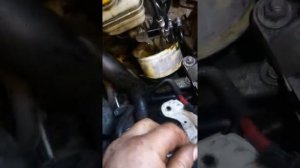 Замена трубки рабочего цилиндра на Peugeot bipper
