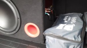 активный сабвуфер Урал black hurricane в рено дастер 2021 года.  Рекомендую!!!