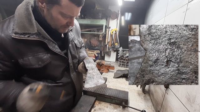 Чистка топора от ржавчины. Замачивание в воде
