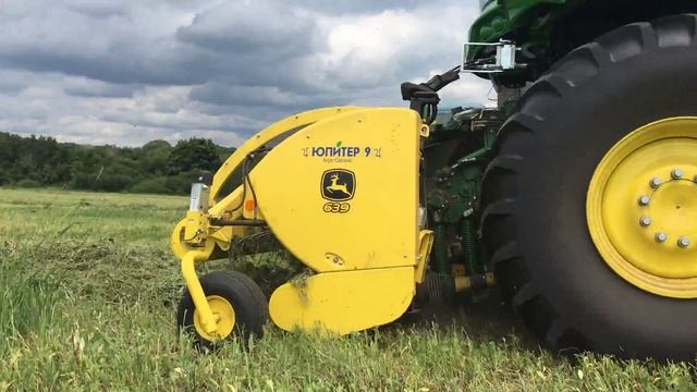 Кормоуборочный комбайн John Deere 8300