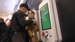 Антон Теляков ПРАНК/Доходяга пристаёт к людям